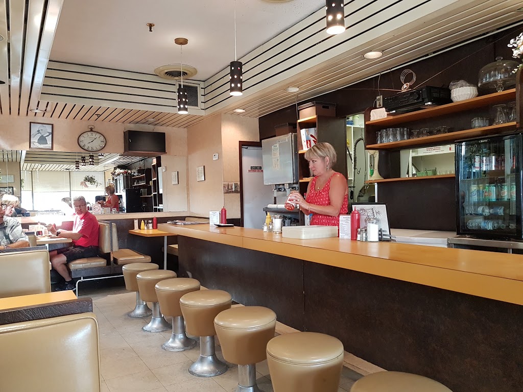 Mellos Coffee Shop | 1516 Merivale Rd, Nepean, ON K2G 3J6, Canada | Phone: (613) 224-6411