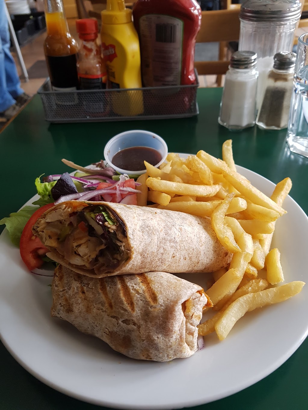 Peppers Restaurant & Bar | 189 Wallace Ave, Toronto, ON M6H 1V5, Canada | Phone: (416) 531-3146