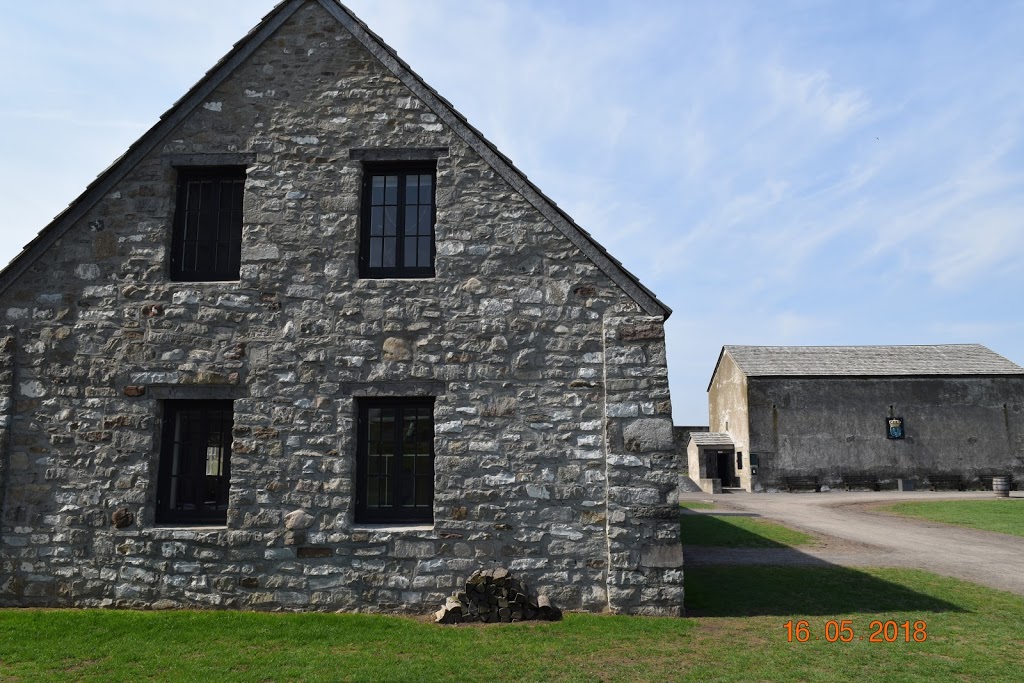 Old Fort Niagara Light, Youngstown, NY | Fort Niagara State Park, Scott Ave, Youngstown, NY 14174, USA | Phone: (716) 745-7611