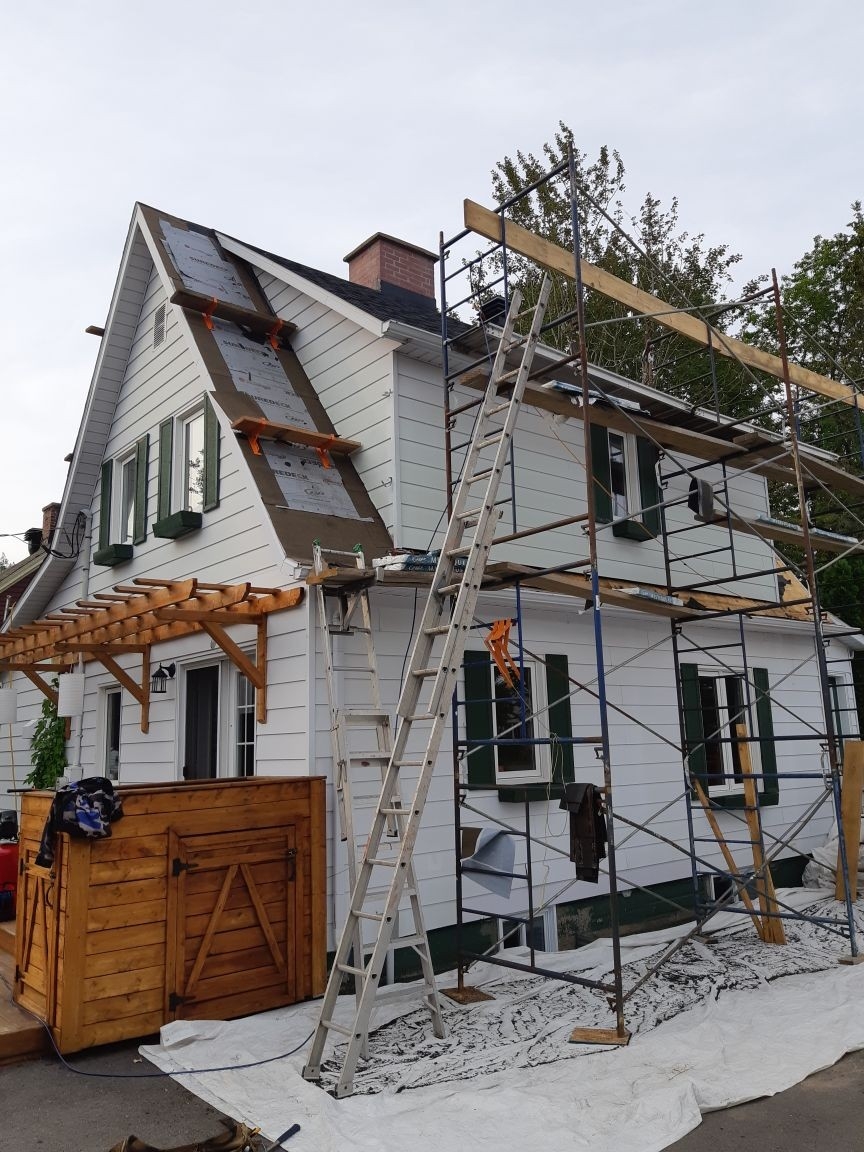Le Couvreur | 980 Rue Saint-Paul, Chicoutimi, QC G7J 3C2, Canada | Phone: (418) 550-5544
