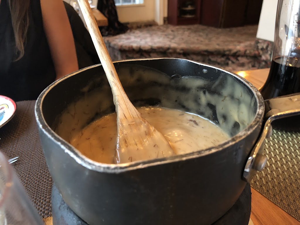 Restaurant La Fondue Du Prince | 94 Rue Ste Anne, Sainte-Anne-de-Bellevue, QC H9X 1L8, Canada | Phone: (514) 457-6278