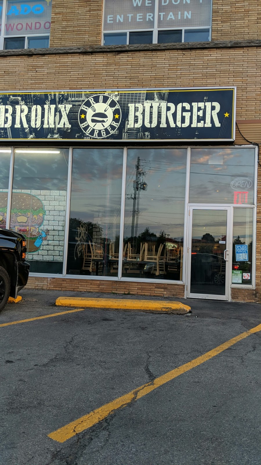 Bronx Burger | 162 Hamilton Regional Rd 8, Stoney Creek, ON L8G 1C3, Canada
