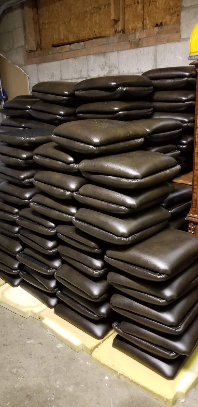 Cache Upholstery | 135 Oakdale Rd, North York, ON M3N 1W2, Canada | Phone: (416) 451-9596