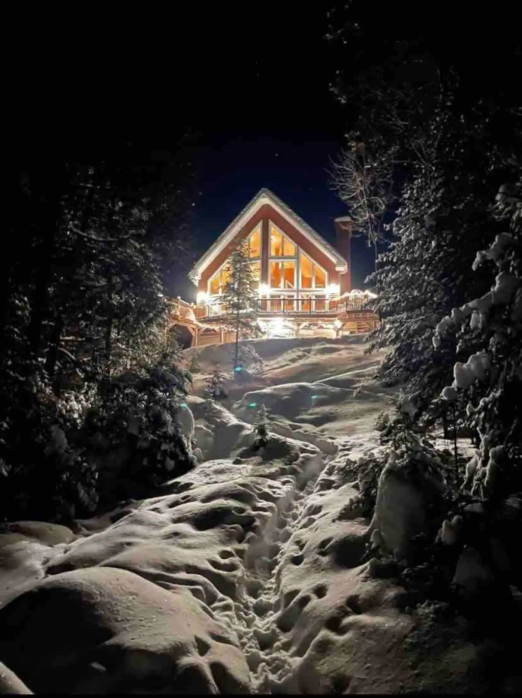Chalet de la Rivière d Amance with Spa | 260 Rue des Riverains, Chertsey, QC J0K 3K0, Canada | Phone: (514) 246-9405