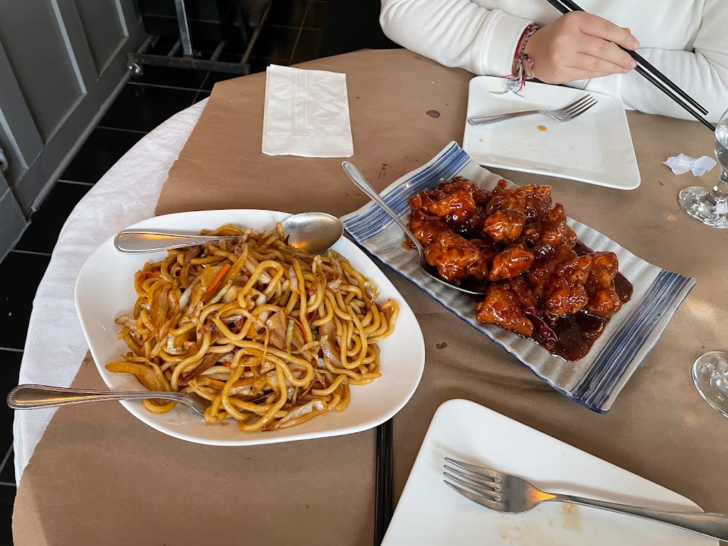 Mekong | 637 Somerset St W, Ottawa, ON K1R 5K3, Canada | Phone: (613) 237-7717