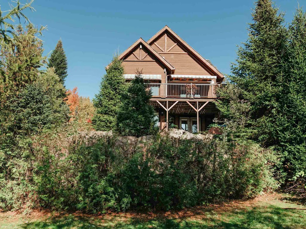 Agence de location LOUER UN CHALET LAURENTIDES | 2229 Chemin du Domaine, Saint-Adolphe-dHoward, QC J0T 2B0, Canada | Phone: (514) 718-4623