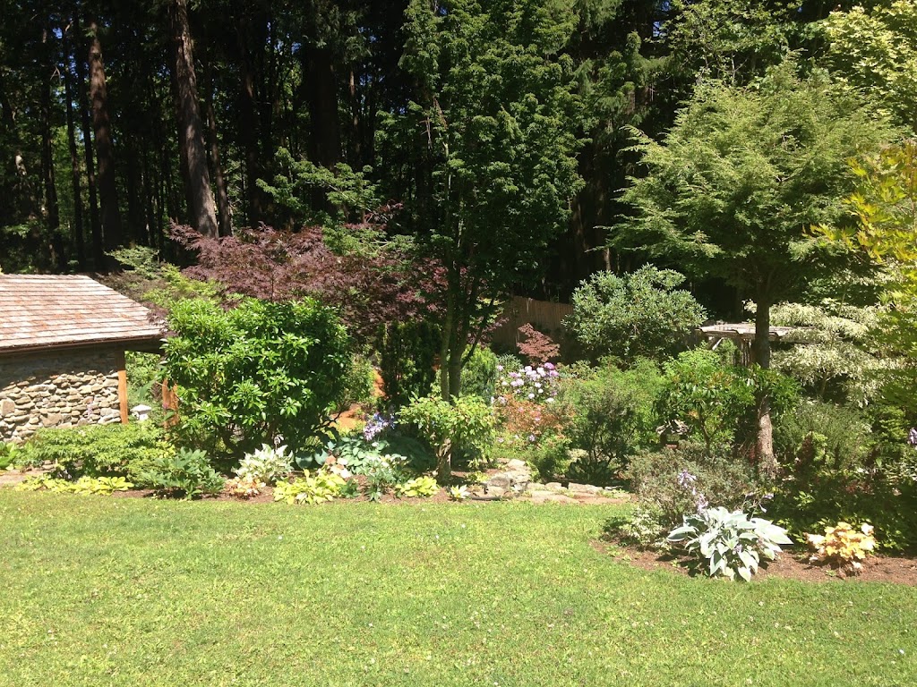 Stone Tree Cottage | 2271 Lake Trail Rd, Courtenay, BC V9N 9C3, Canada | Phone: (250) 338-9785