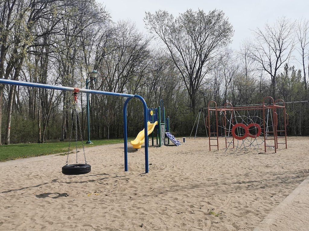 Centre de la Petite Enfance Harmonie Soleil | 2400 Av. de la Volière, Laval, QC H7L 4B6, Canada | Phone: (450) 963-2519