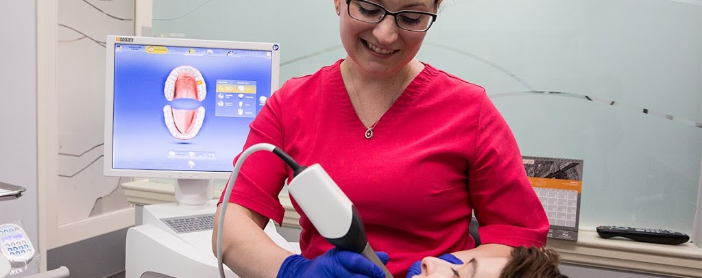 Apple Dental | 10233 Elbow Dr SW #380, Calgary, AB T2W 1E8, Canada | Phone: (403) 640-4000