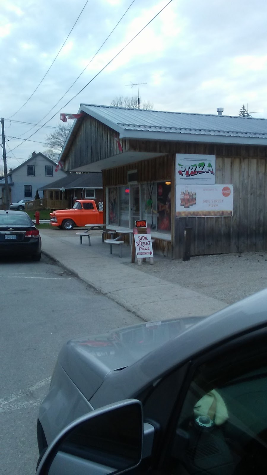 Side Street Pizza | 20 3rd St SW, Chesley, ON N0G 1L0, Canada | Phone: (226) 433-7433