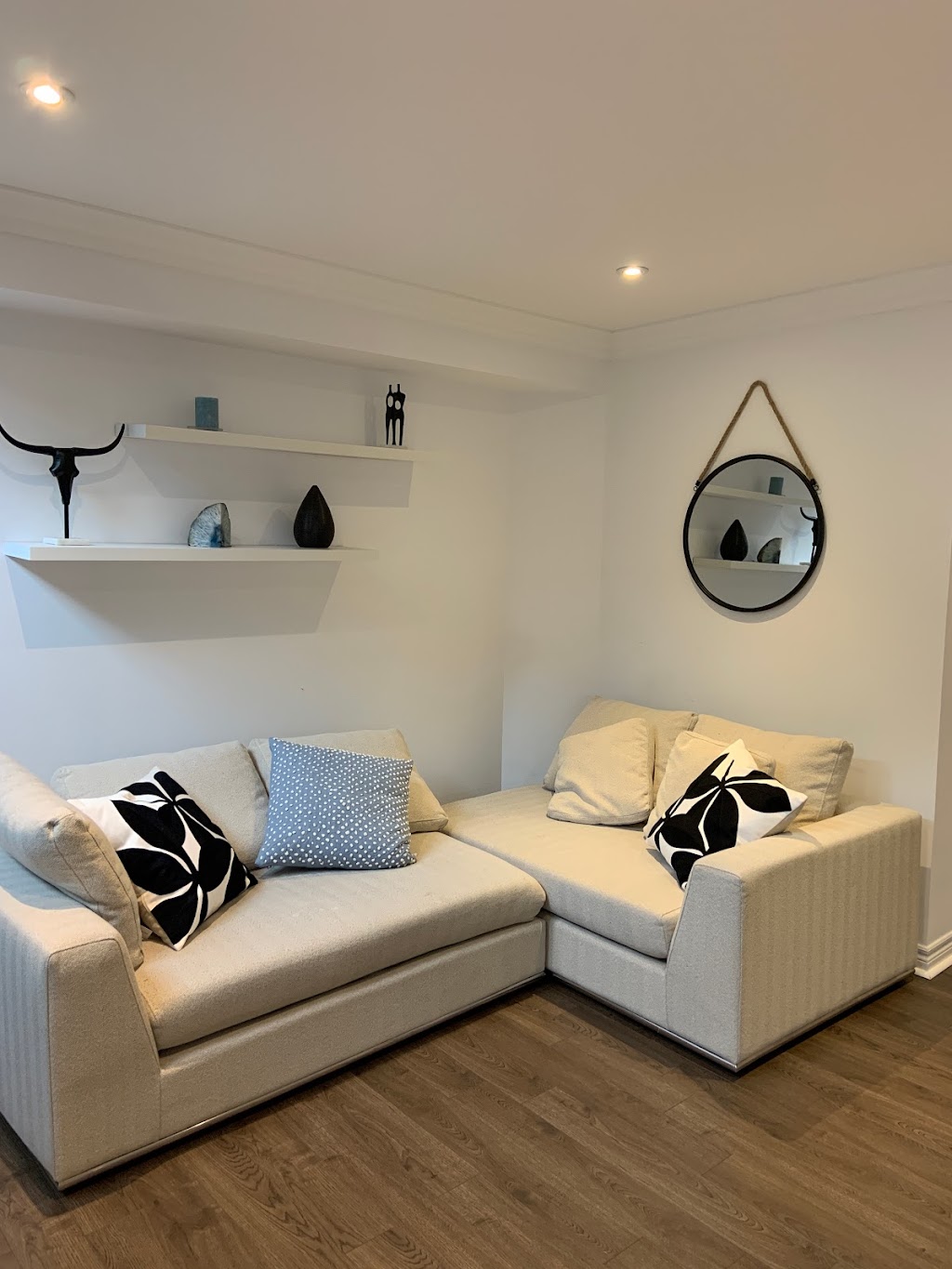 Vive Smile Beauty Studio | 3275 Stalybridge Dr #42, Oakville, ON L6M 0L2, Canada | Phone: (416) 731-9802