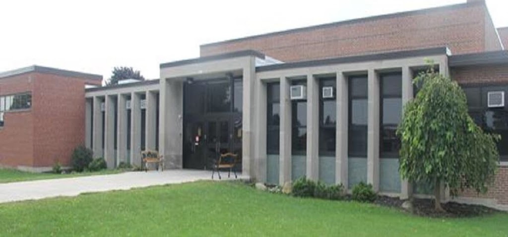 Iroquois Middle School - 2111 Girdle Rd, Elma, NY 14059, USA