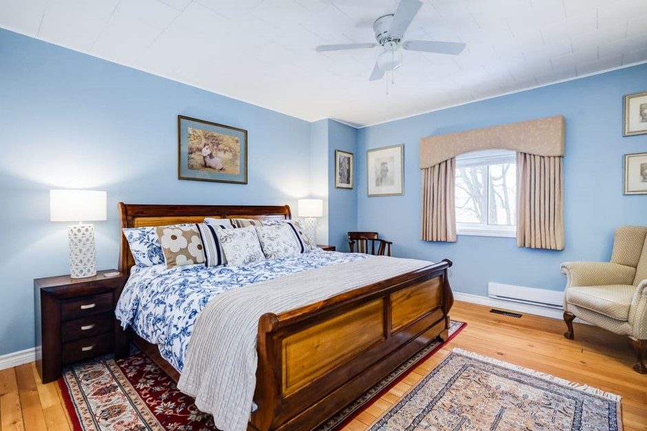 Field Lodge - PEC. STA Licence ST-2020-0033 | 1410 County Rd 12, Prince Edward, ON K0K 2T0, Canada | Phone: (343) 261-7796