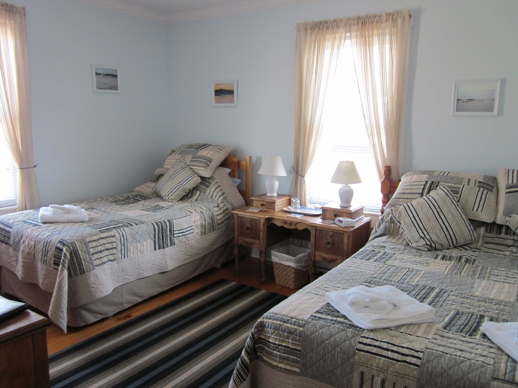 Hearts Desire B & B | 558 Main St, Mahone Bay, NS B0J 2E0, Canada | Phone: (902) 624-6388