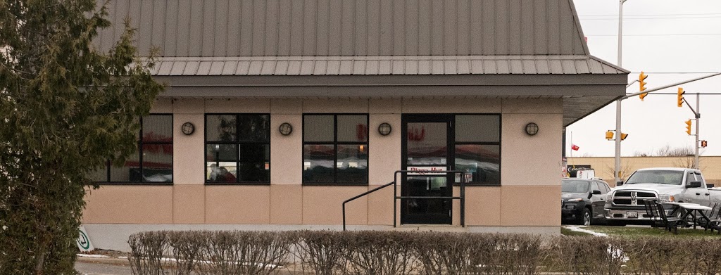Pizza Hut | 107 Lombard St, Smiths Falls, ON K7A 5B8, Canada | Phone: (613) 284-1010