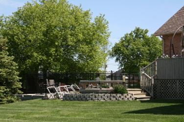 Sure Fence | 22 Algonquin Trail, Barrie, ON L4M 6B4, Canada | Phone: (705) 730-7997