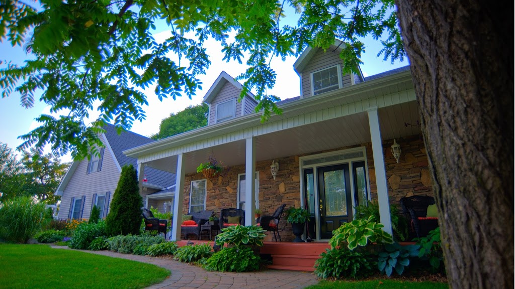 Bluebird Meadows Bed & Breakfast | 6156 Line 4 N, Midland, ON L4R 4K3, Canada | Phone: (705) 835-3334