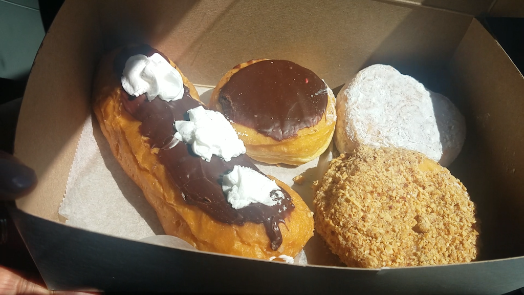 Donut Kraze | 406 Dingens St, Buffalo, NY 14206, USA | Phone: (716) 824-4527