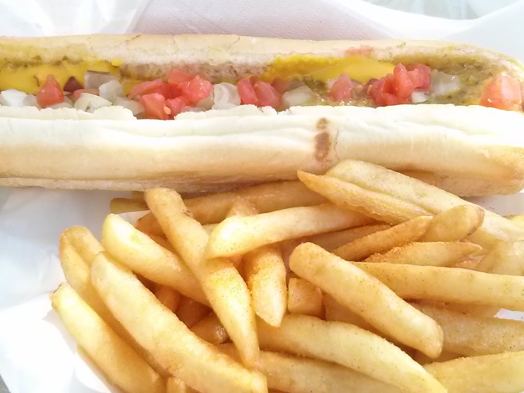 Rockys Drive-In | 520 Elizabeth St, Guelph, ON N1E 6C3, Canada | Phone: (519) 824-8088