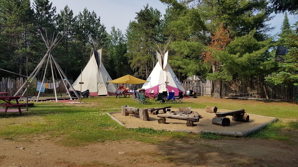 Auberge du Trappeur | 2120 Chemin St François, Saint-Mathieu-du-Parc, QC G0X 1N0, Canada | Phone: (866) 356-2600
