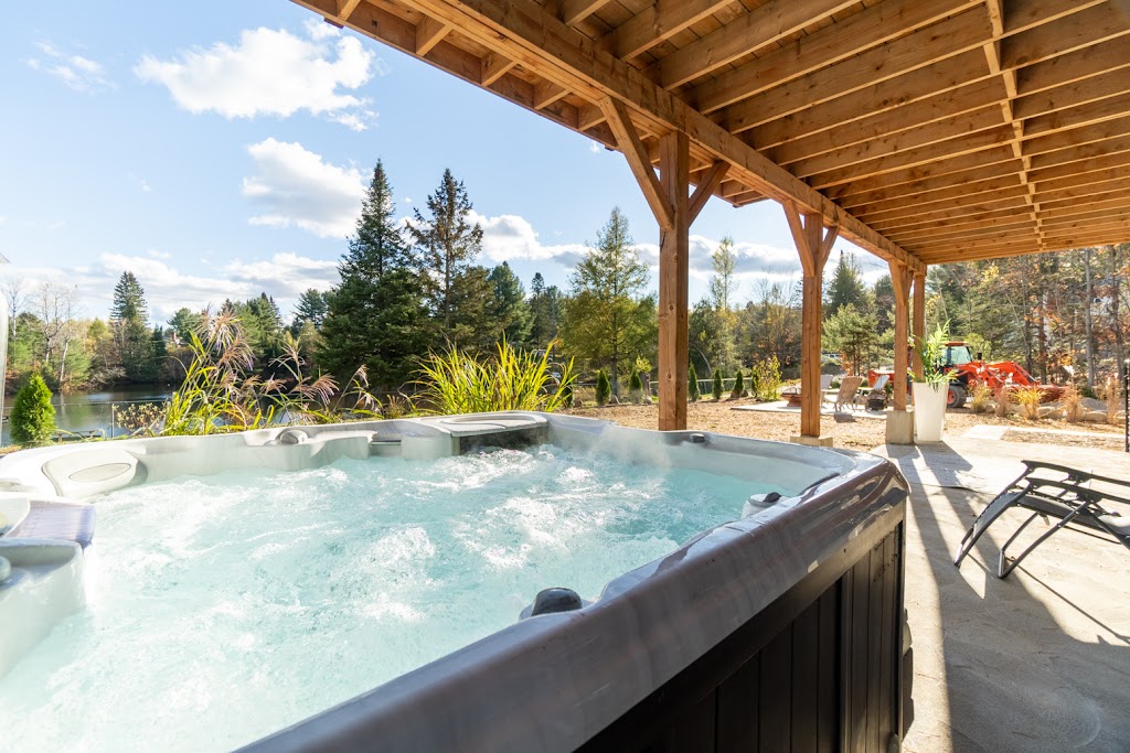 Mabel and Charles | 105 Rue du Lac Desnoyers, Saint-Calixte, QC J0K 1Z0, Canada | Phone: (514) 967-4687