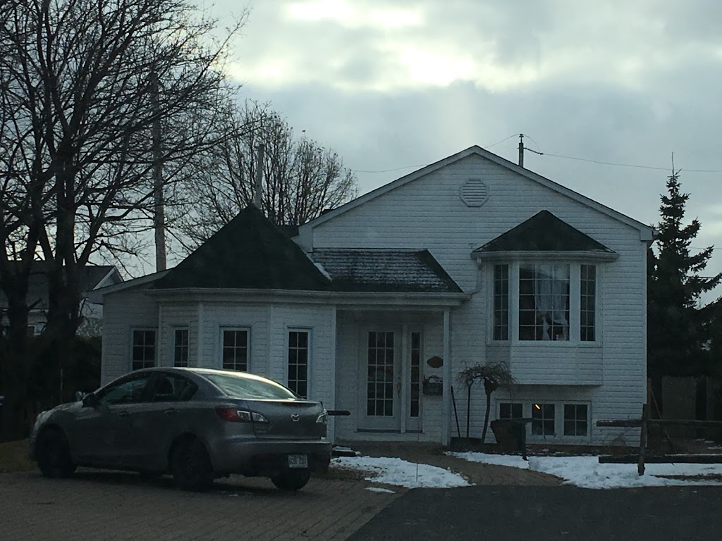 Monique Sauvageau | 120 Boulevard Saint-Luc, Saint-Jean-sur-Richelieu, QC J3A 1G2, Canada | Phone: (450) 359-1398