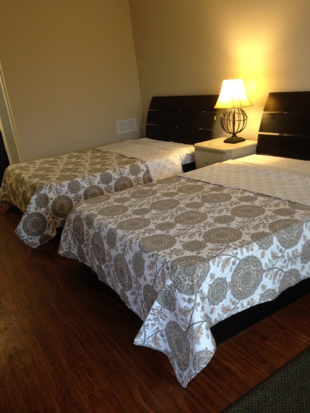 Towne & Country Motel Windsor | 2883 Howard Ave, Windsor, ON N8X 3Y4, Canada | Phone: (519) 969-9120