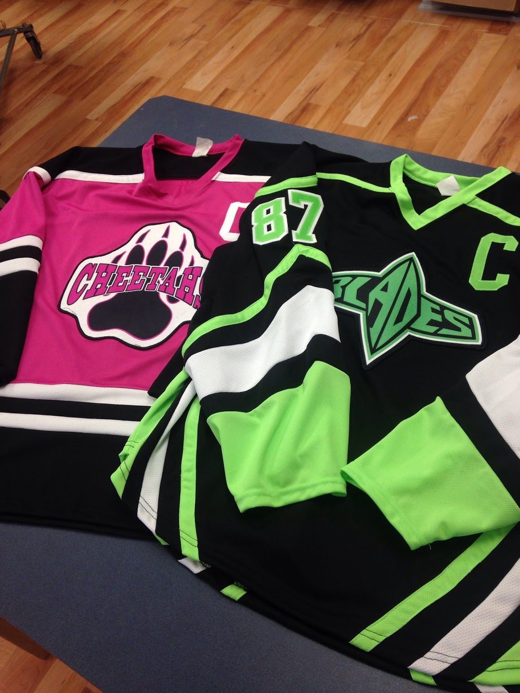 Harv-Al Sportswear Ltd | 216 Hutchings St, Winnipeg, MB R2X 2Y2, Canada | Phone: (204) 586-8036