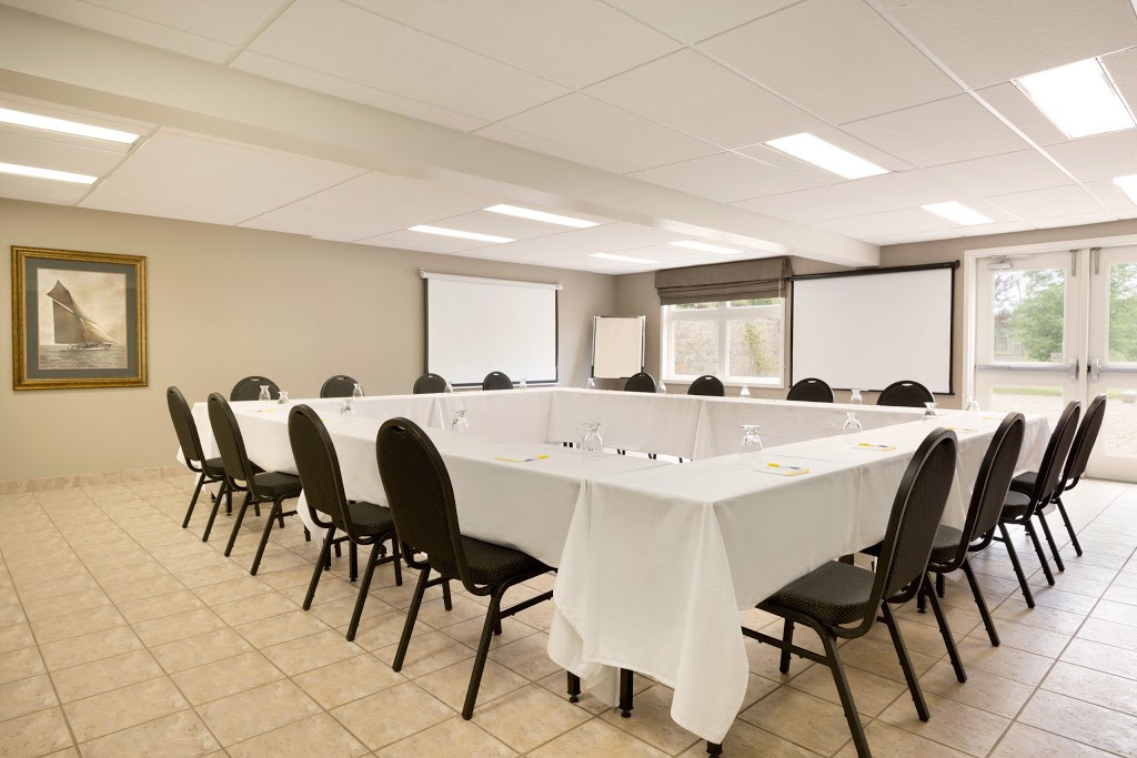 Days Inn by Wyndham Orillia | 5850 Rama Rd, Orillia, ON L3V 0S3, Canada | Phone: (705) 326-8288