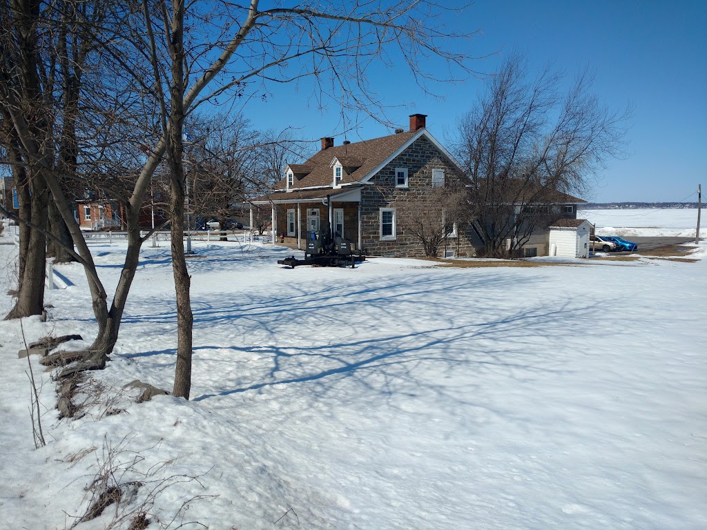 Canadian Legion | 358 Bd de Maple Grove, Maple Grove, QC J6N 1M1, Canada | Phone: (450) 429-7191