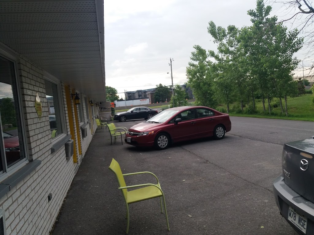 Motel Champlain | 7600 Marie-Victorin Boulevard, Brossard, QC J4W 1B2, Canada | Phone: (450) 671-2299