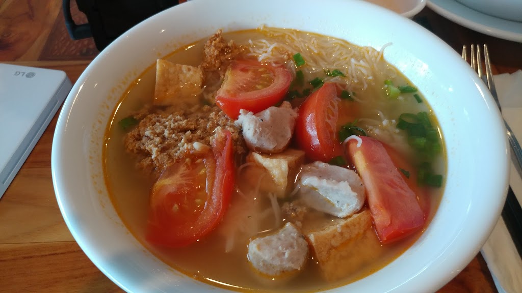 Luna Authentic Vietnamese Cuisine | 205 1 St W, Cochrane, AB T4C 1X3, Canada | Phone: (403) 981-8808