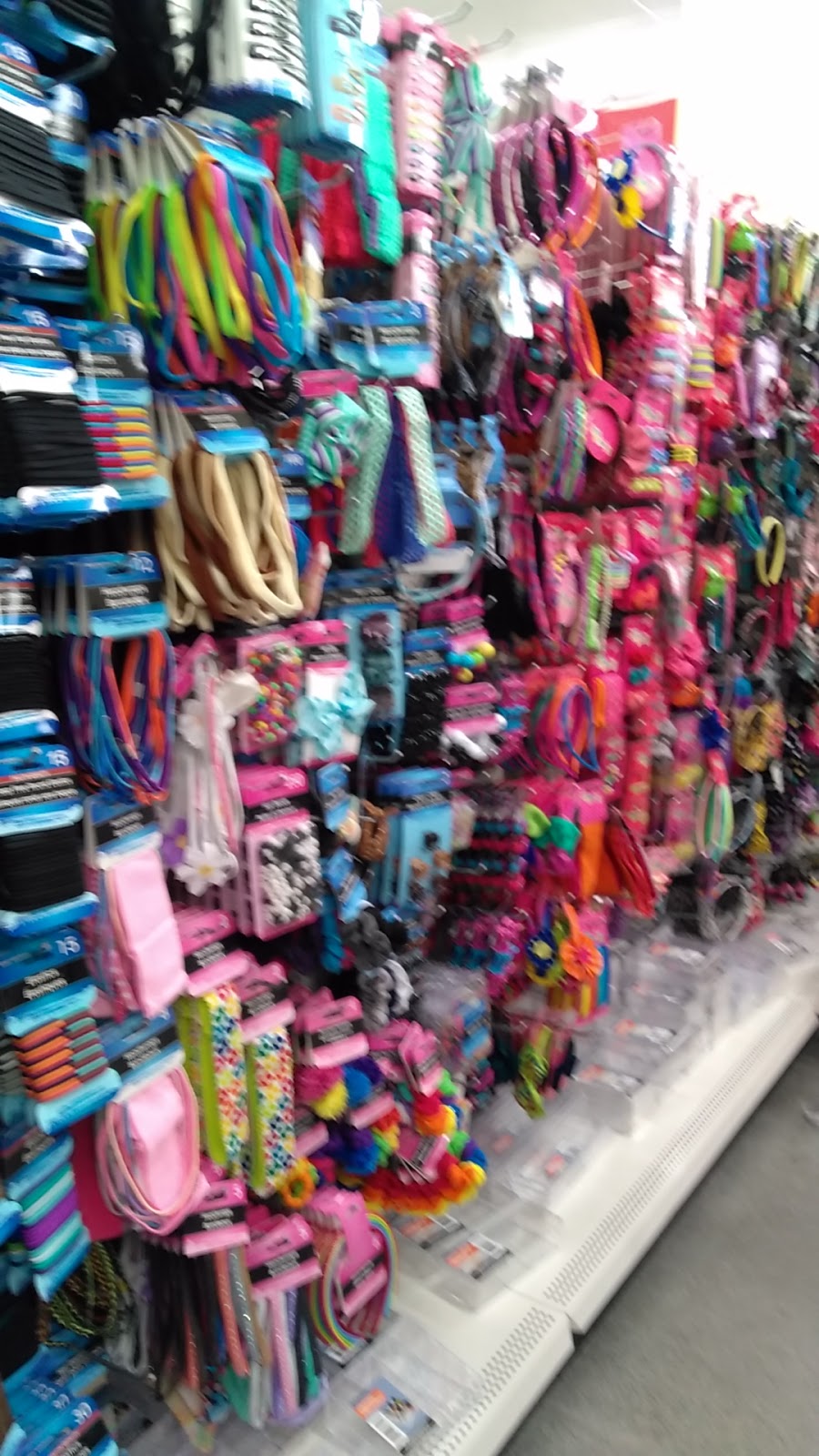 Dollar Tree | 21 Helmcken Rd #110, Victoria, BC V8Z 5G5, Canada | Phone: (250) 658-9930