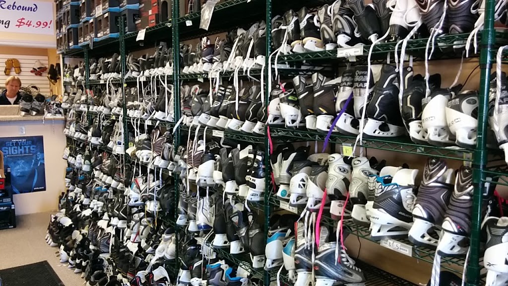 Rebound Skates and Golf Belleville | 393 Sidney St, Belleville, ON K8P 3Z9, Canada | Phone: (613) 969-9777