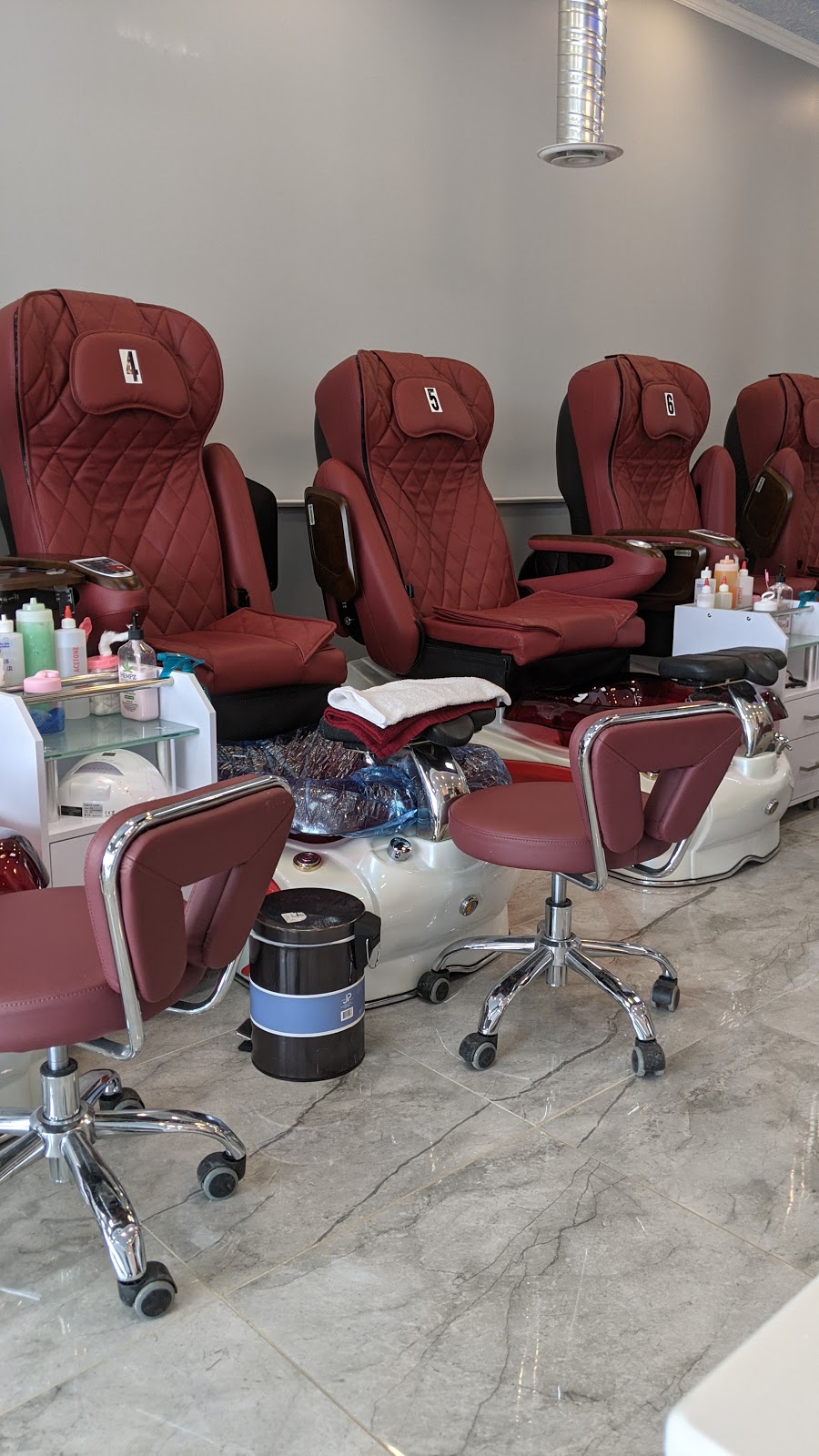 Q Nails - Rabbit Hill | 5009 Mullen Rd, Edmonton, AB T6R 0S7, Canada | Phone: (825) 202-7789