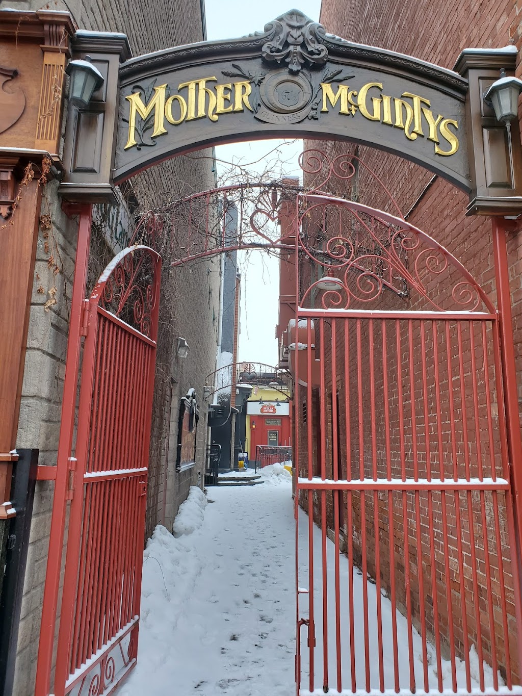 Mother McGuintys | 115 Parent Ave, Ottawa, ON K1N 7B5, Canada | Phone: (613) 562-0674