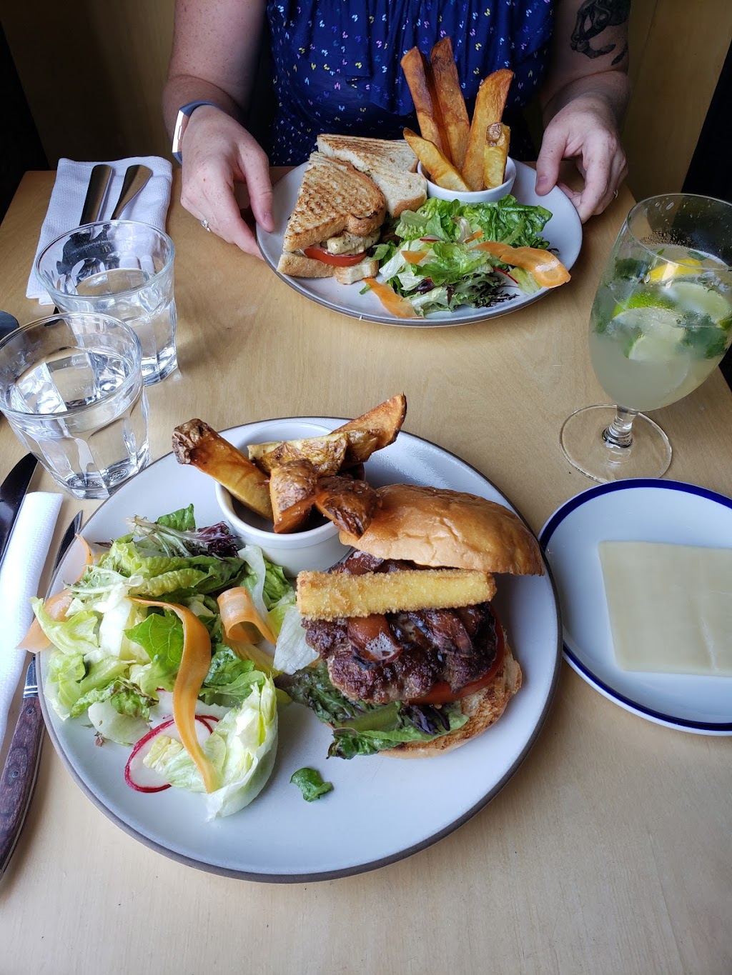 The Rowan | 915 Bank St, Ottawa, ON K1S 3W5, Canada | Phone: (613) 780-9292