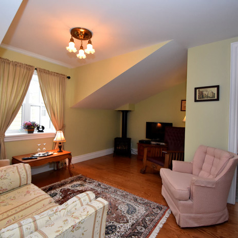 Joseph Lawrence House B&B | 492 Hurontario St, Collingwood, ON L9Y 2N1, Canada | Phone: (705) 441-6646