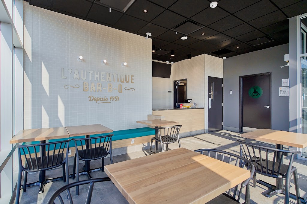St Hubert | 531 Bd Saint-Jean-Baptiste, Mercier, QC J6R 2A9, Canada | Phone: (579) 977-5108
