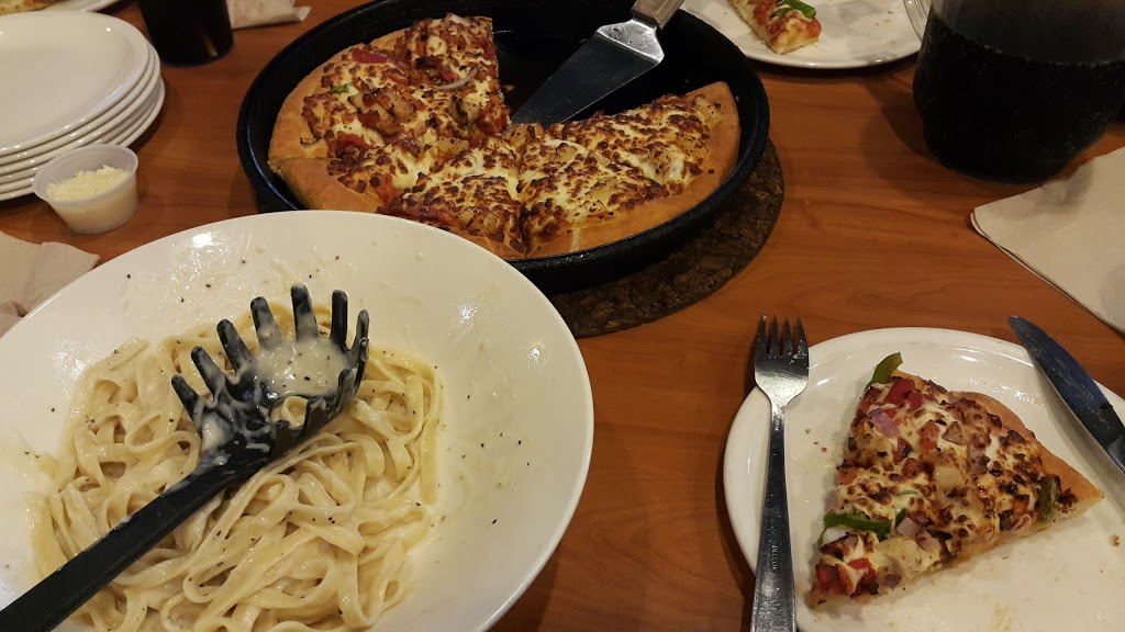 Pizza Hut | 848 Burnhamthorpe Rd W, Mississauga, ON L5C 2S3, Canada | Phone: (905) 275-2871