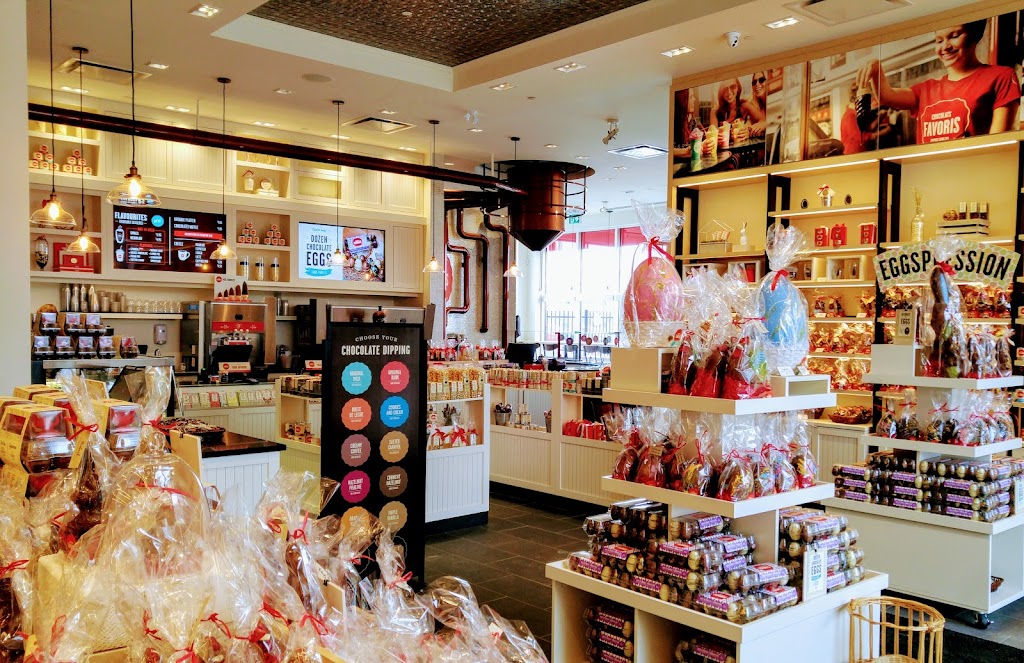 Chocolats Favoris | 15955 Bayview Ave Unit 1, Aurora, ON L4G 0S3, Canada | Phone: (905) 713-2323