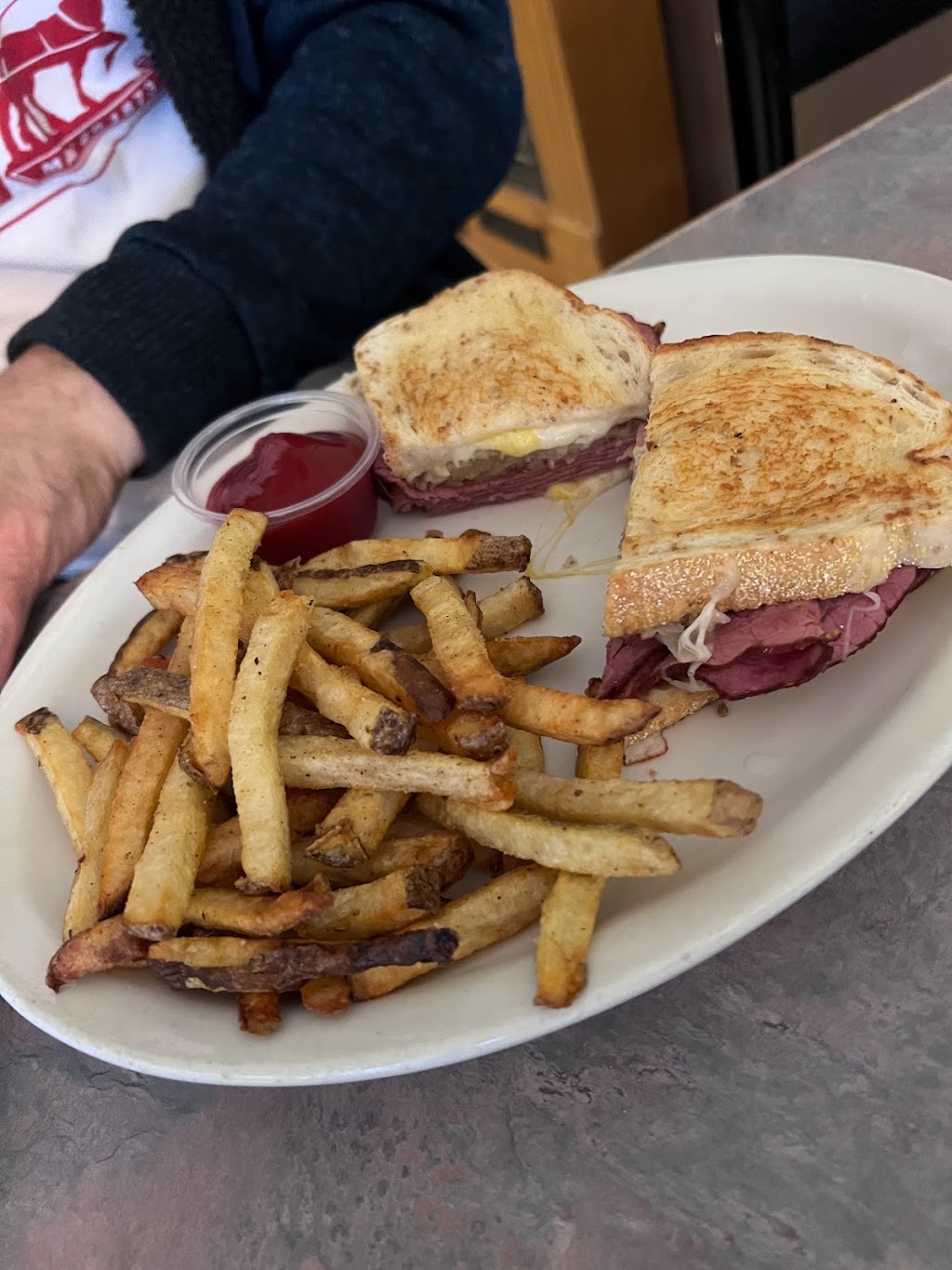 Bistro Family Restaurant | 1225 7th Ave, Invermere, BC V0A 1K0, Canada | Phone: (250) 342-6564