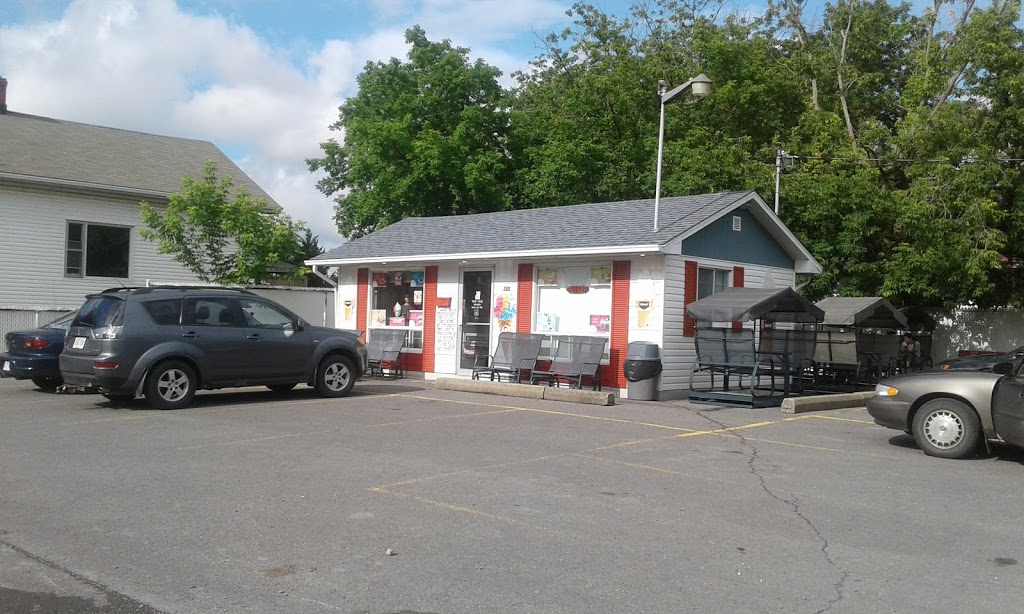 Milk Bar Eskimo | 700 Boulevard dIberville, Saint-Jean-sur-Richelieu, QC J2X 3Z7, Canada | Phone: (450) 545-1164
