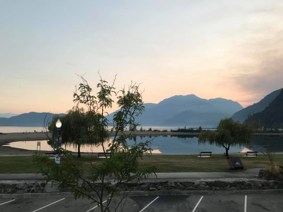 The Hot Spring Villa Hotel & Restaurant | 270 Esplanade Ave, Harrison Hot Springs, BC V0M 1K0, Canada | Phone: (604) 796-9339