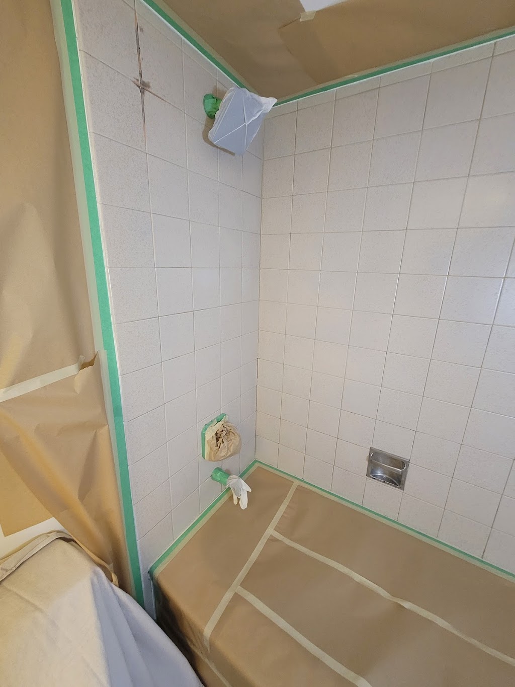 Deluxe bathtub refinishing | 1345 Lawrence Ave W, North York, ON M6L 1B4, Canada | Phone: (289) 221-6335