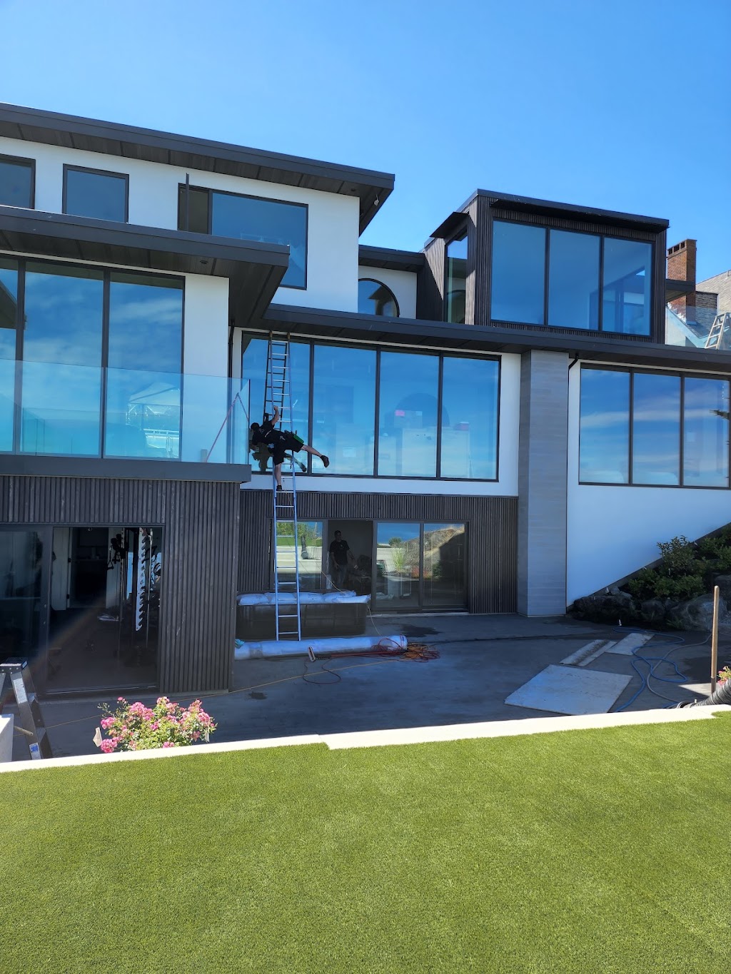 Coastal Shores Window Cleaning | 2530 Cadboro Bay Rd, Victoria, BC V8R 5H9, Canada | Phone: (250) 858-6279