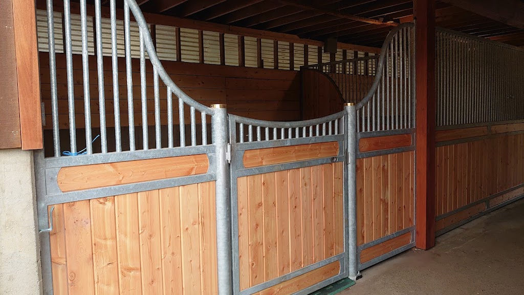 Stable Solutions | 5930 Pat Bay High, Saanich, BC V8Y 1T2, Canada | Phone: (250) 920-6326
