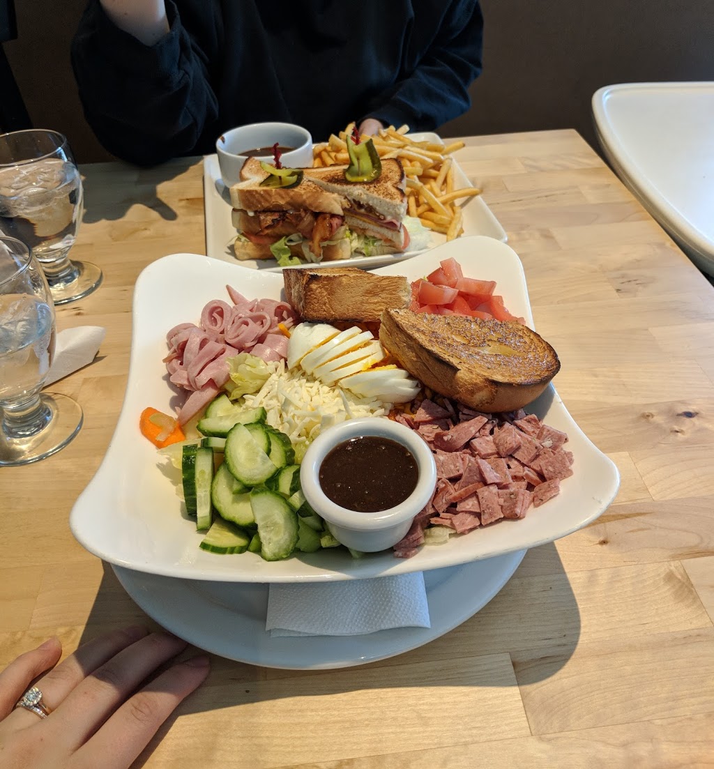 Mamas Restaurant | 100 Milligan Dr, Okotoks, AB T1S 1C5, Canada | Phone: (403) 938-3333
