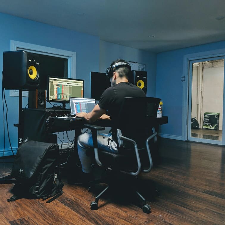 Studio Thirteen32 | 50 Weybright Ct #43, Scarborough, ON M1S 5A8, Canada | Phone: (416) 830-7346