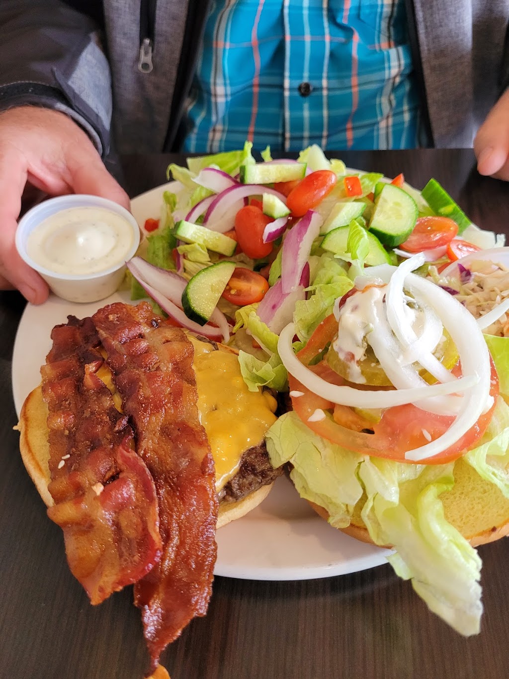 Budleys Restaurant | 250 Maple Hills Ave, Charlottetown, PE C1C 1N2, Canada | Phone: (902) 566-5939